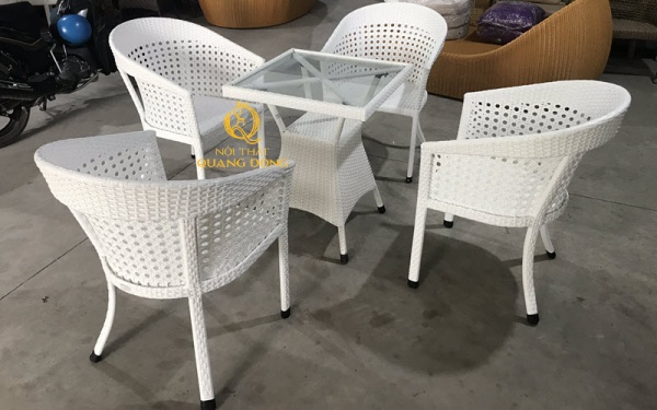 Bộ bàn ghế giả mây QD-274 đan mắt cáo với gam màu trắng tinh khiết cho bạn thêm lựa chọn