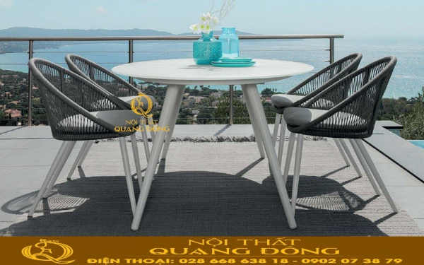Bàn ghế giả mây ngoài trời QD-288 Nội thất Quang Đông thanh thoát hiện đại Mẫu ghế giả mây đan sợi dây dù bản tròn QD-288 siêu bền, kiểu dáng thanh gọn hiện đại, đẹp cho sân vườn
