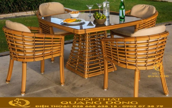Bàn ghế giả mây QD-295 sử dụng sợi dây mây nhựa bản bán nguyệt dạng to sang trọng