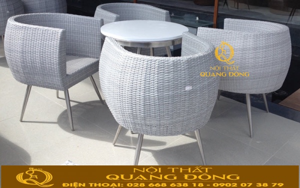 Bộ bàn ghế giả mây QD-302 thiết kế độc đáo kết hợp gam màu xám sang trọng, nhẹ nhàng. Nội thất Quang Đông cung cấp bàn ghế giả mây QD-302 cho Green cafe sang chảnh, tại số 43 Lê Thánh Tôn, TP. Quy Nhơn