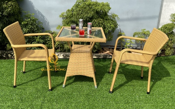 Bàn ghế giả mây QD-326 thiết kế đơn giản phù hợp cho ngoại thất sân vườn, ngoài trời