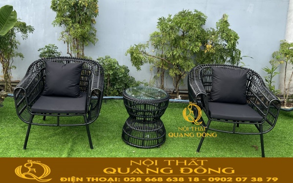 Bàn ghế giả mây QD-342 màu đen tạo cảm giác sang trọng cho không gian ngoài trời.