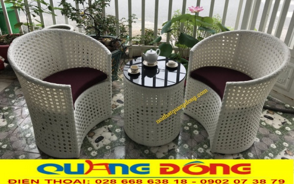 Với mẫu bàn 2 ghế này sẽ rất phù hợp với ban công ngoài trời khách sạn, khu resort