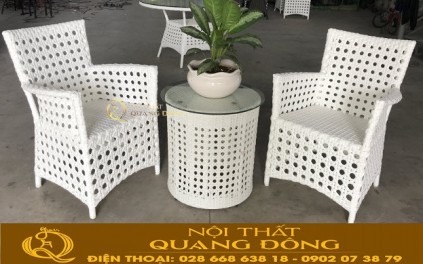 Mẫu bàn 2 ghế cho ban công ngoài trời QD-357 Bàn ghế giả mây QD-357 1 bàn 2 ghế cho ban công ngoài trời với màu trắng tinh khôi