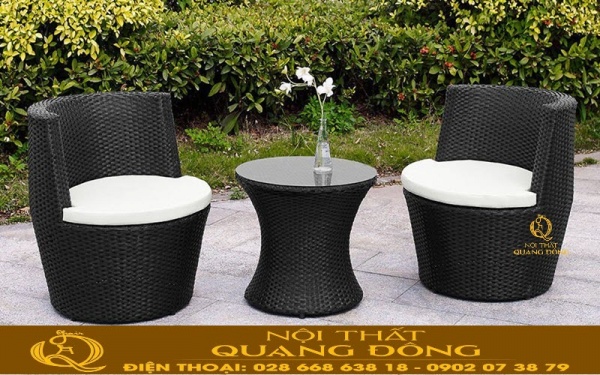 Bàn ghế giả mây QD-367 được sản xuất dùng cho sân vườn ngoài trời.