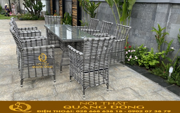 Bộ bàn ghế ăn ngoài trời 8 ghế QD-368 sử dụng không gian ngoài trời gần bể bơi biệt thự riêng ca sỹ Quách Thành Danh