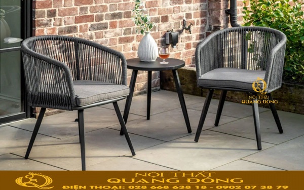 Bàn ghế giả mây QD-392 sang trọng với gam màu xám nhẹ nhàng Bàn ghế giả mây QD-392 với gam màu xám sang trọng được phối chiếc nệm màu đồng bộ tạo điểm nhấn ấn tượng, đẹp cho mọi góc nhìn