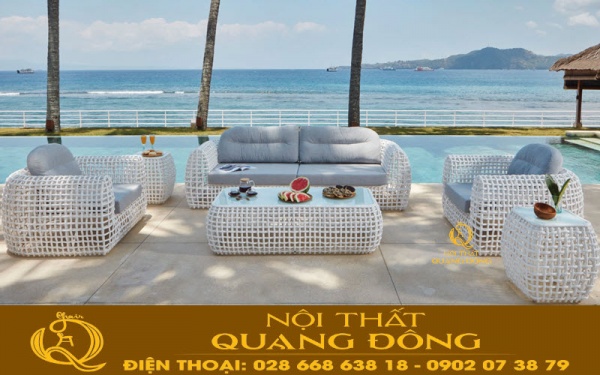 Bàn ghế giả mây ngoài trời tô điêm thêm cho không gian nghỉ dưỡng ngoài trời