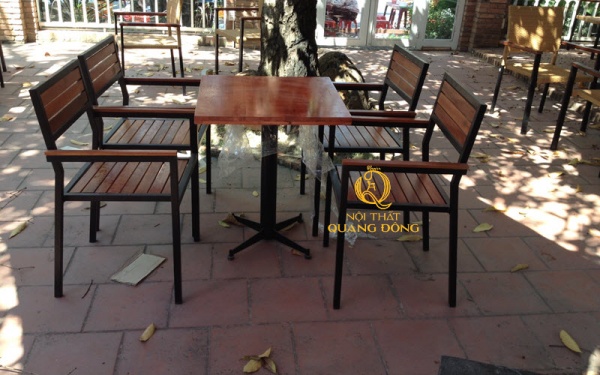 Mẫu bàn ghế gỗ khung sắt cho sân vườn quán cafe, khu resort