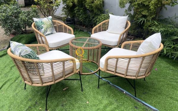 Bàn giả mây QD-2116 được trang bị mặt kính trắng dày 8ly tiện lợi trong quá trình sử dụng