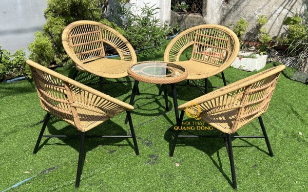 Bộ bàn ghế giả mây QD-2115 - Bộ 1 bàn 4 ghế với thiết kế lưng tròn hình nón độc đáo