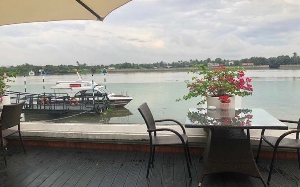 Bistro Song Vie Saigon là điểm gặp mặt, tán gẫu của rất nhiều bạn trẻ