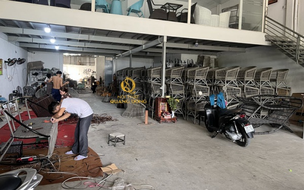Đan sợi mây nhựa cho ghế giả mây tại xưởng Nội Thất Quang Đông