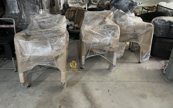 Đóng gói ghế giả mây giao khách hàng