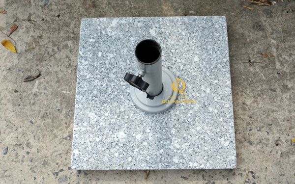 Loại đế dù vuông đúng tâm 3 mét được làm bằng đá Granite tự nhiên