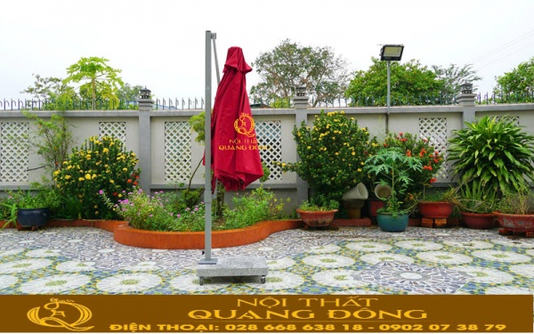 Thiết kế nâng hạ nhẹ nhàng, khi không sử dụng hoặc trường hợp gió lớn cúp tán dù bảo quản