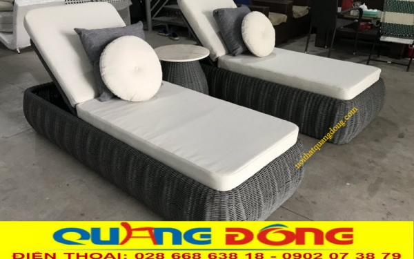 Mẫu ghế nằm hồ bơi QD-1256 đan sợi dây dù polythene giả mây cao cấp, sản phẩm được đan thủ công mỹ nghệ truyền thống mang nét đẹp tự nhiên