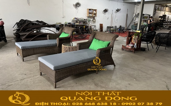 Ghế nằm hồ bơi theo kiểu tân cổ điển là một trong những phong cách rất được ưa chuộng trong thiết kế nội ngoại thất
