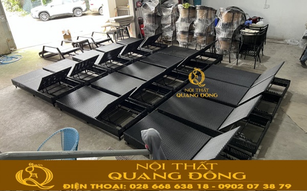 Ghế nằm hồ bơi giả mây QD-1268 khi không sử dụng nệm lót sẽ thấy được phần đan lóng mốt phần mê nằm