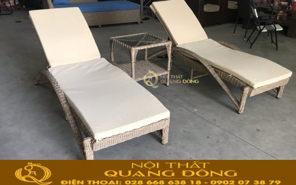 Ghế nằm hồ bơi giả mây QD-566 sử dụng thêm nệm lót cao cấp, bọc vải chống thấm trượt nước