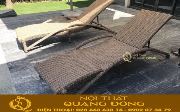 Khung ghế hồ bơi giả mây được làm bằng kim loại tùy bạn lựa chọn 1 trong 3 loại, thép mạ kẽm, inox 304 hoặc nhôm sơn tĩnh điện vững chắc, chống oxi hóa tốt, bên ngoài được đan sợi mây nhựa chính phẩm có hoạt chất kháng tia UV giữ cho màu sắc tươi mới, bền đẹp với thời gian.