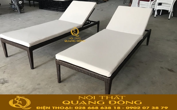 Kiểm tra chất lượng khá kĩ càng của ghế nằm hồ bơi QD-585 trước khi bàn giao cho chủ đầu tư 