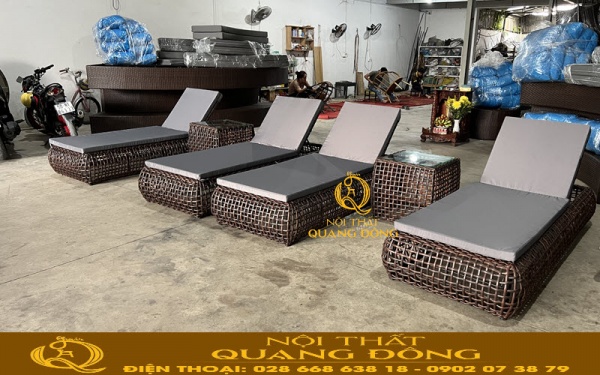 Gam màu nâu giả gỗ mộc mạc cho không gian hồ bơi với ghế hồ bơi QD-588