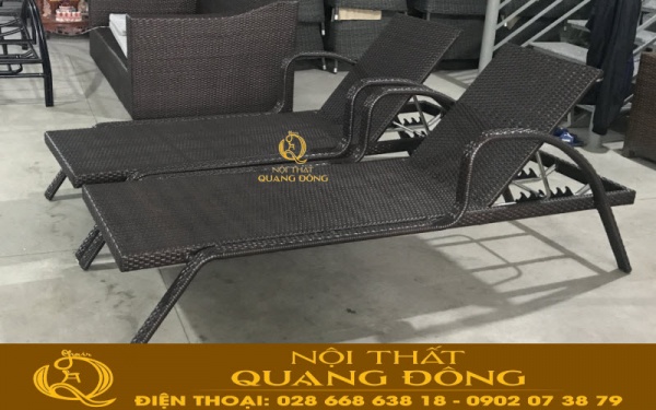 Ghế nằm hồ bơi giả mây màu nâu QD-595 Ghế nằm hồ bơi đan nhựa giả mây QD-595 màu nâu ghi hình tại xưởng Nội Thất Quang Đông