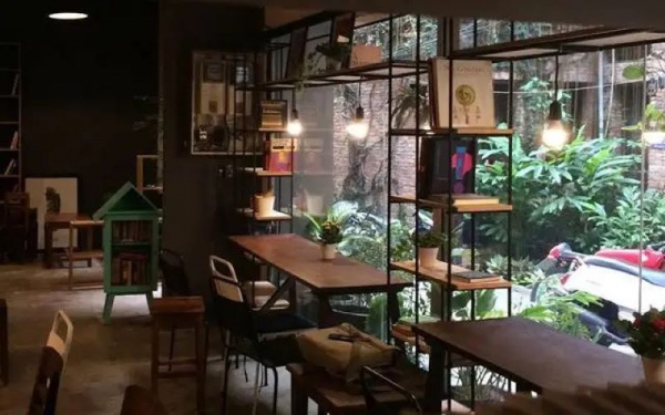 Không gian đọc sách của cỏ thơm 