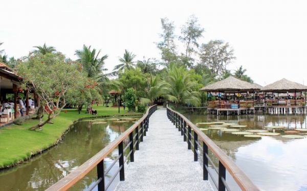 Khu du lịch văn thánh được mệnh danh là ốc đảo xanh mượt giữa lòng Sài Gòn.