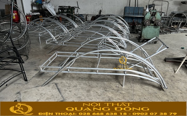 Ghế hồ bơi mây nhựa với khung bằng kim loại sơn tĩnh điện chắc chắn