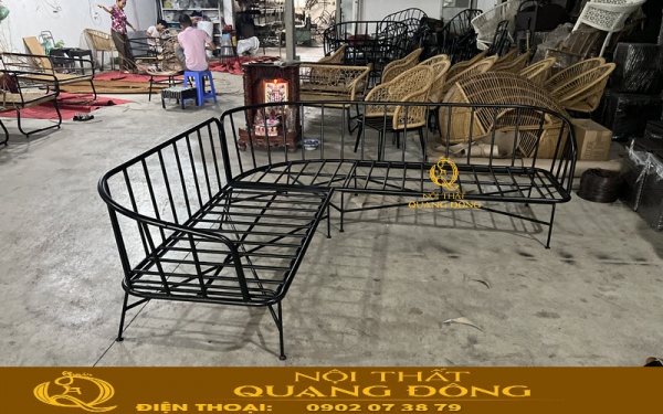 Khung sofa giả mây QD-705 bằng thép sơn tĩnh điện chắc chắn với thiết kế thanh thoát, hiện đại