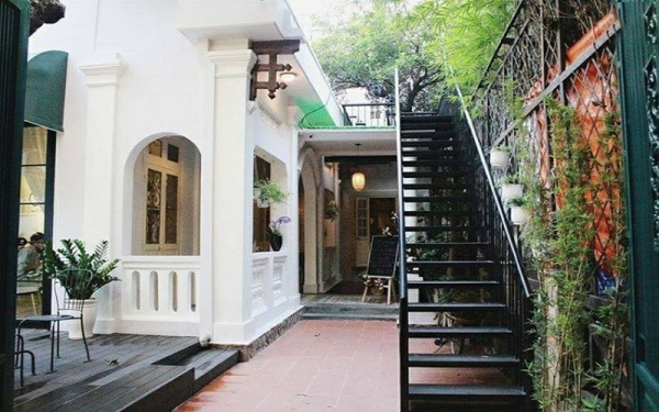  Camellia Tea & Coffee  với không gian lãng mạng và có chút yên tĩnh