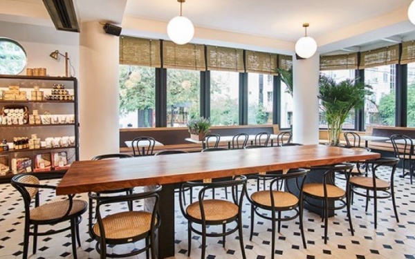 quán coffee New L'zusine được đặt tại quận 1 với phong cách trang trí nội thất sang trọng