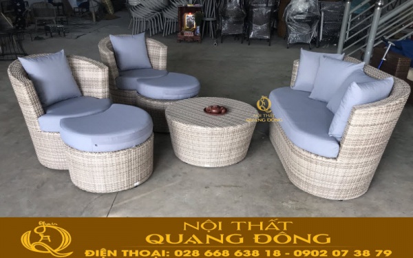Bộ sofa giả mây QD-615 mà Nội Thất Quang Đông sản xuất theo yêu cầu của khách hàng, tăng thêm ghế đơn và đôn, giảm bớt bàn phụ