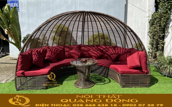 Mẫu ghế sofa ngoài trời đan nhựa giả mây, thiết kế sáng tạo co smais che hình vòm độc lạ đẹp mắt
