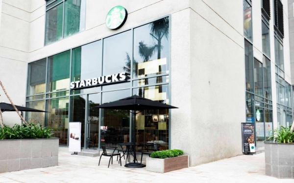 Starbucks Coffee thu hút được một lượng lớn khách hàng từ độ tuổi trẻ đến trung niên