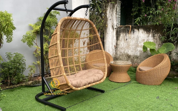 Xích đu giả mây loại đôi dùng cho 2 người, đan sợi mây nhựa tròn sợi lớn, màu vân loang tự nhiên