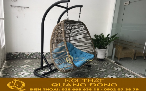 Mẫu xích đu giả mây QD-427 thiết kế dùng cho 2 người, được đan sợi mây nhựa bản tròn lớn bền đẹp