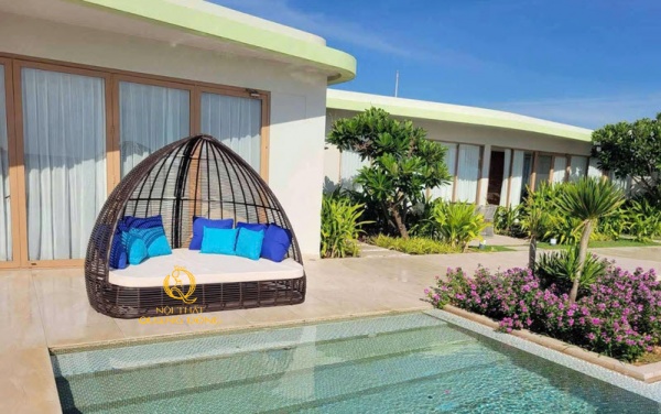 Khu resort FLC sầm Sơn chọn mẫu giường tắm nắng QD-533 Mẫu Giường tắm nắng QD-533 ghi hình tại bể bơi khu resort FLC Sầm sơn, Thanh Hoá