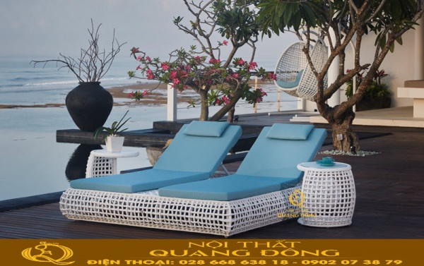 Ghế nằm hồ bơi QD-587 màu trắng kết hợp cùng nệm màu xanh hài hoà 