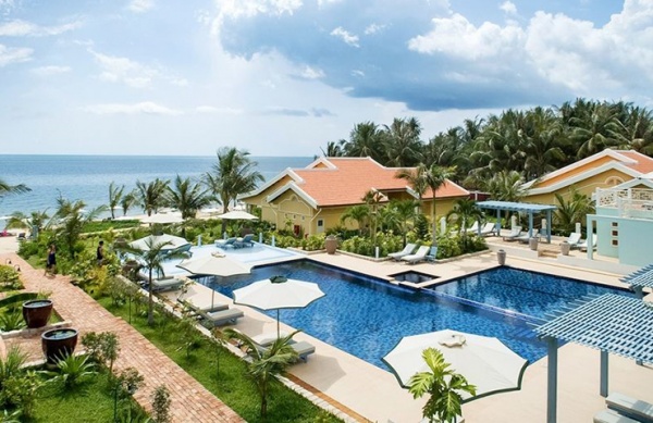 Bao quát không gian hồ bơi tại La Veranda Resort Phu Quoc