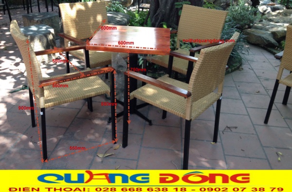 Bộ bàn ghế giả mây QD-301 thiết kế vuông vức đơn giản nhưng vô cùng cũng chắc này sẽ là giải pháp tối ưu cho khu vực sân vườn ngoài trời quán cafe