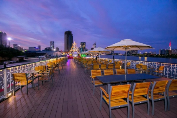 Mẫu bàn ghế gỗ teak khung thép sơn tĩnh điện mà Nội Thất Quang Đông cung cấp cho tàu du lịch Saigon Princess