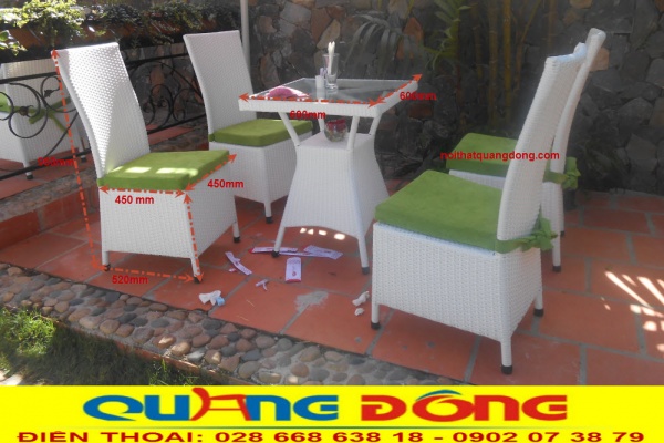 Nếu không gian bạn nhỏ khiêm tốn thì mẫu bàn ghế giả mây QD-209 màu trắng rất phù hợp
