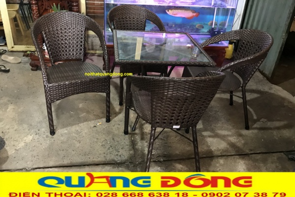 Bộ bàn ghế giả mây QD-281 màu nâu giả gỗ cho quán cafe Bộ bàn ghế giả mây QD-281 màu nâu giả gỗ mà Nội Thất Quang Đông sản xuất theo yêu cầu cho khách hàng sử dụng cho quán cafe sân vườn