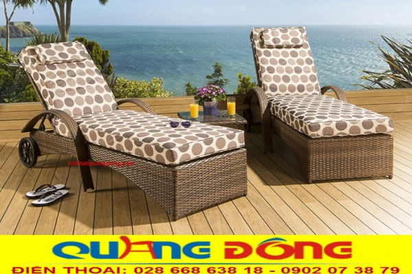 Điểm nhấn đẹp tiện nghi cho bãi biển hồ bơi, với mẫu ghế nằm QD-598 với nệm lót màu chấm bi cổ điển độc lạ