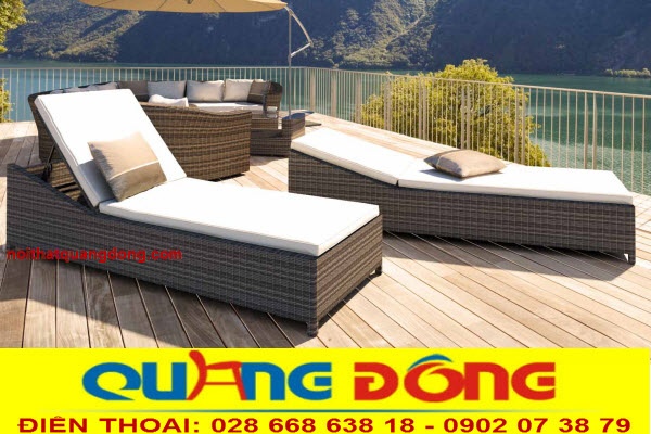 Ghế nằm thư giãn tắm nắng cho hồ bơi QD-599 Ghế nằm hồ bơi QD-599 gam màu xám chu kỳ tự nhiên, kết hợp nệm lót màu trắng đục hiện đại, lịch lãm