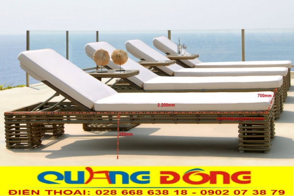 Mẫu giường tắm nắng dùng cho bể bơi khách sạn khu resort, kích thước tiêu chuẩn của sản phẩm giả mây tự nhiên