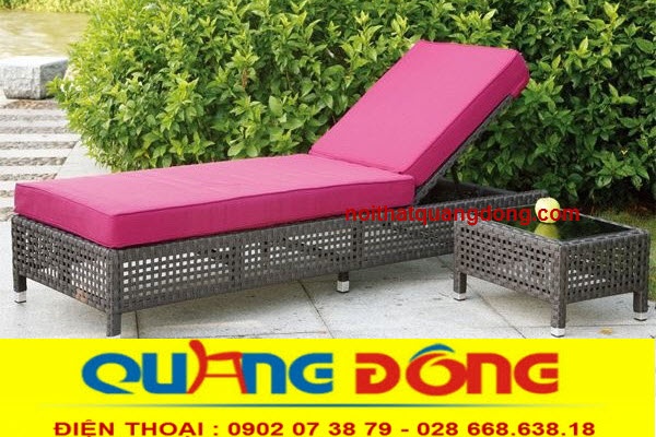 Mẫu ghế nằm được mang tấm nệm lót màu hồng nữ tính, giúp cho sản phẩm giữ được vẻ đẹp nguyên thủy